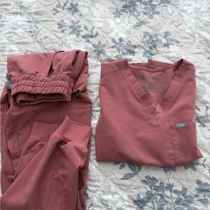 Figs Dusty Rose Scrub Set